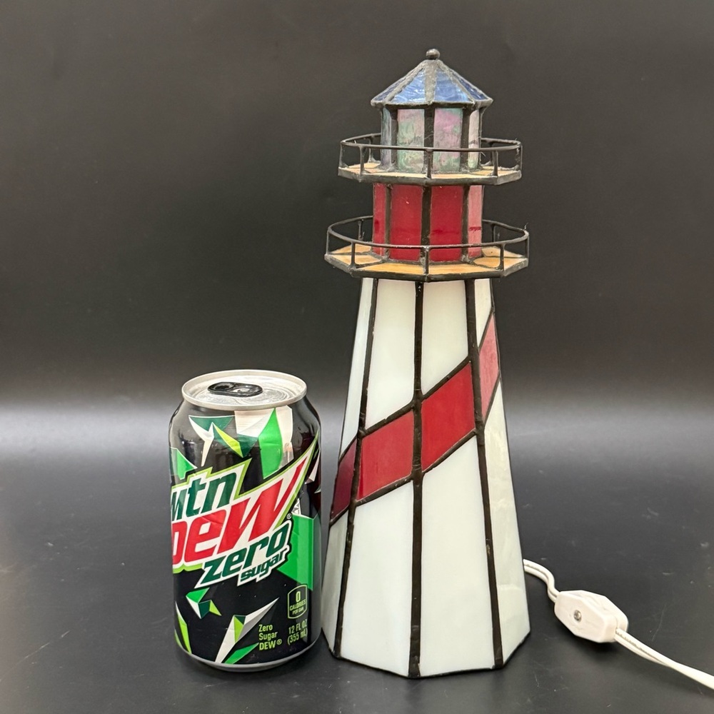 Vintage DALE TIFFANY Stained Glass Lighthouse Lamp 10” Table Desk Lamp - Picture 3 of 17